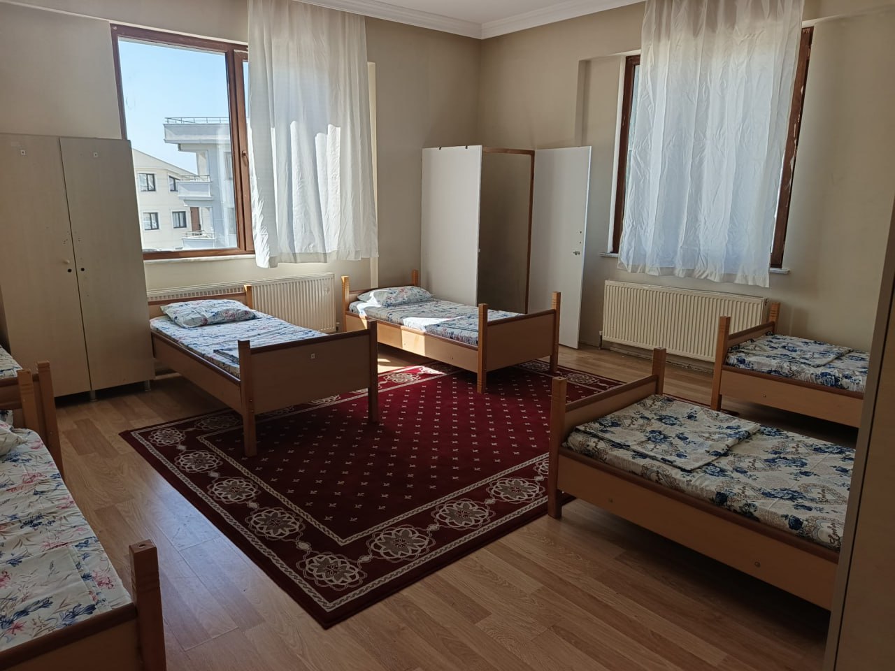 Temiz ve modern banyo alanları